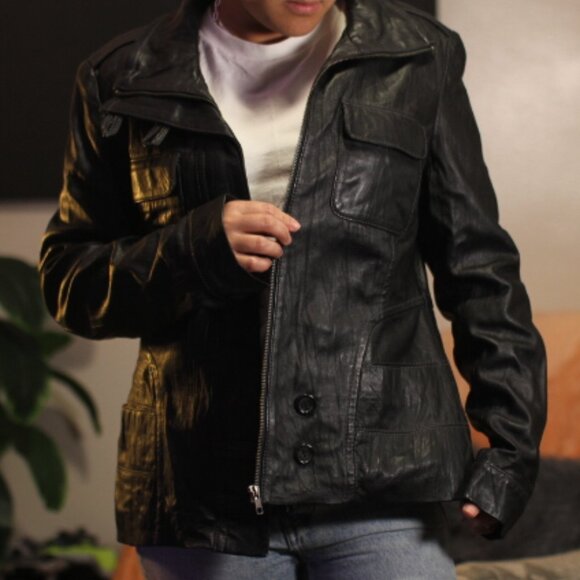 Danier Leather Jacket Black - Picture 2 of 16
